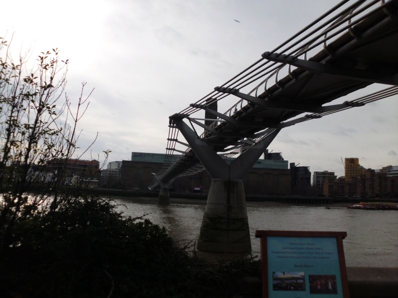 gal/England/London, Millenium Bridge/DSCI0022.JPG